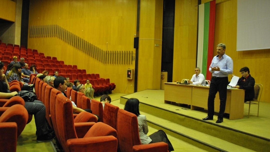 Ръководството на ЕНЕРГО-ПРО и живеещи в АОНСУ се срещнаха по инициатива на кмета Пламен Стоилов 