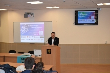 Зам.-кметът по европейско развитие д-р Страхил Карапчански присъства на откриването на Хакатон в РУ "Ангел Кънчев"