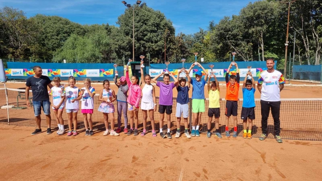 Най-добрите тенисисти сред децата се състезаваха през уикенда в Русе