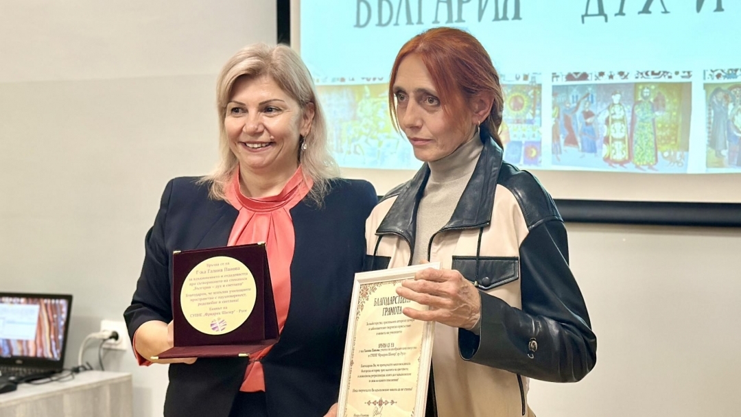 Учителката Галина Панова превърна коридор в Дойче шуле в художествен разказ за българския дух