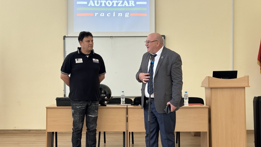 Champion racing driver Iliya Tsarski gave a lecture to students about driving responsibility