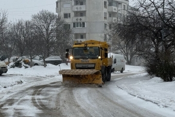 Фирмите за зимно поддържане осигуряват  проходимост на уличната и междуселищната мрежа в община Русе