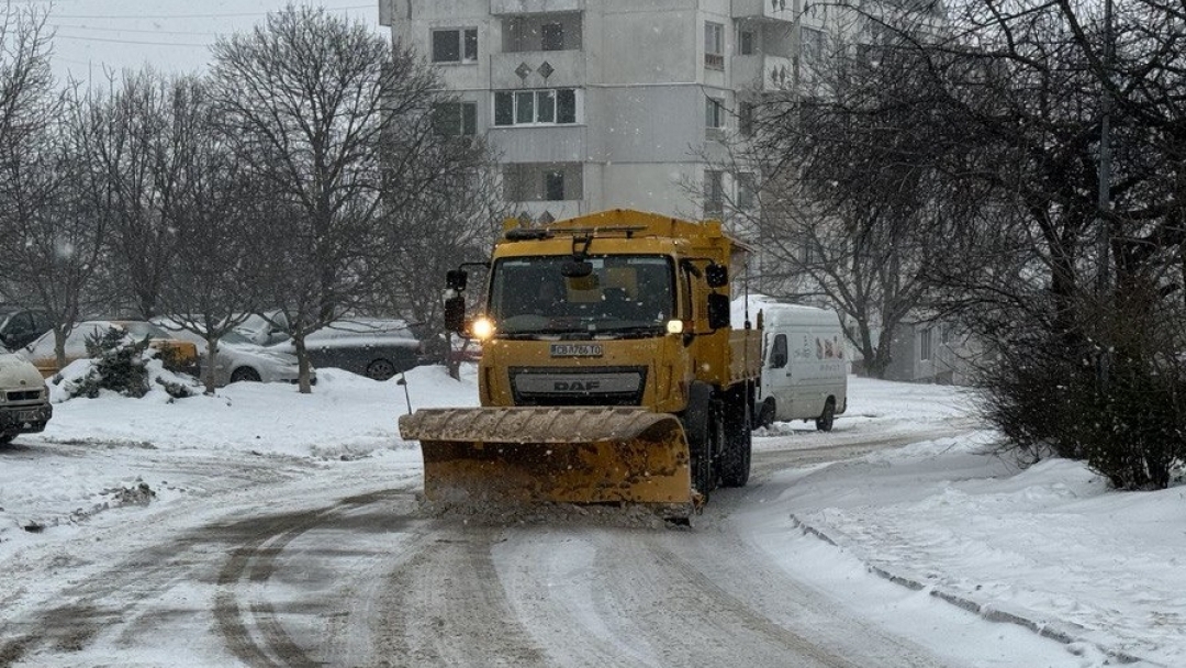 Фирмите за зимно поддържане осигуряват  проходимост на уличната и междуселищната мрежа в община Русе