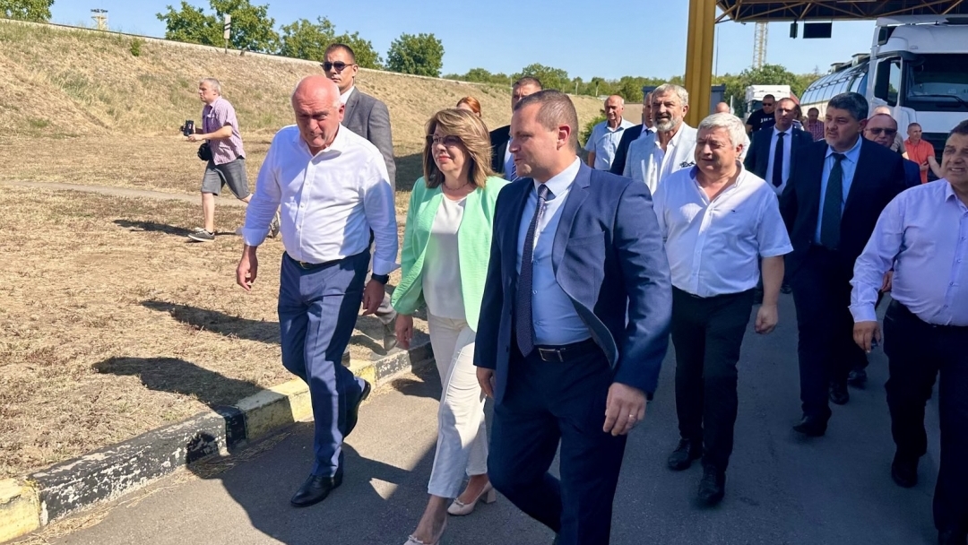 Prime Minister Glavchev discussed with the Mayor of Ruse and the Regional Governor measures to alleviate heavy goods traffic