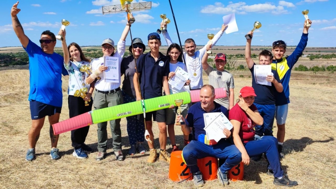 Ruse with two republican titles in aircraft modeling