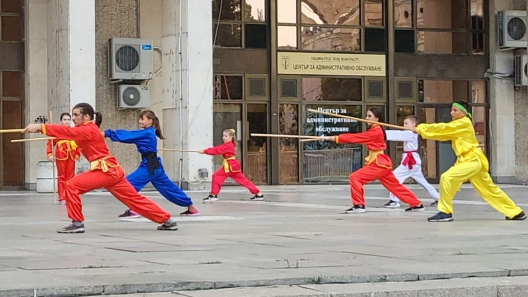 „Спортен фестивал на открито“ популяризира източните бойни изкуства в Русе  