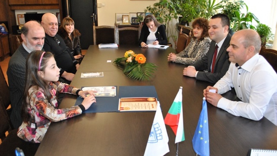 След успеха в „Карнеги хол“ Тереза Тодорова гостува на кмета Пламен Стоилов