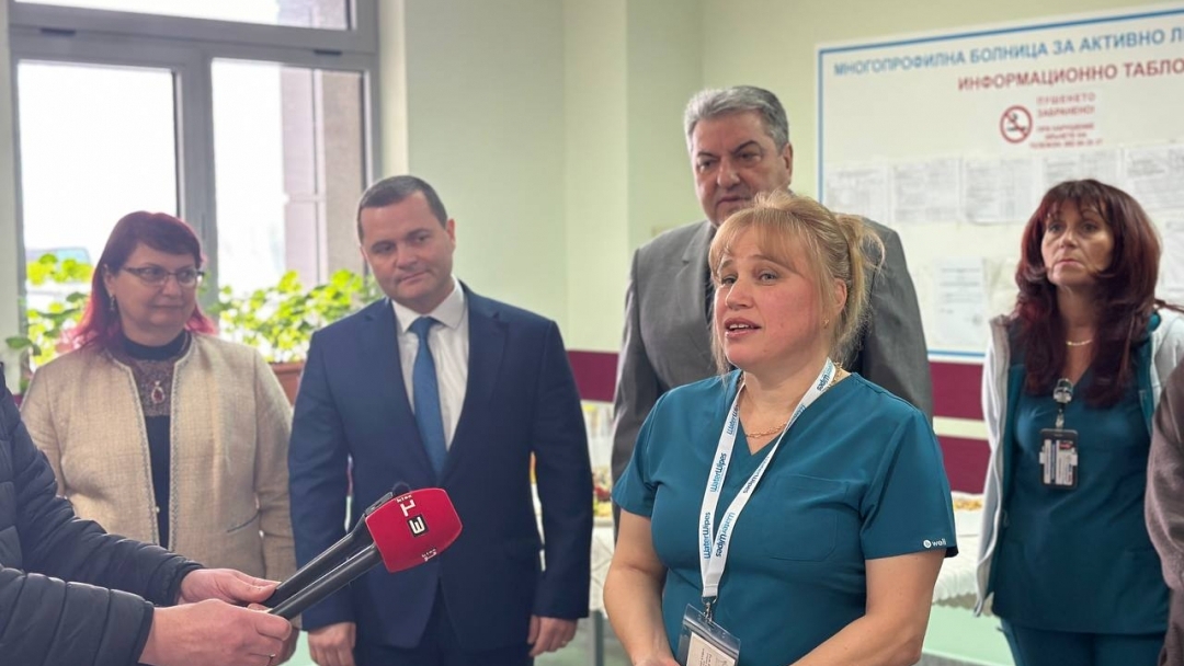 Русе отбеляза Бабинден с ритуал и благодарност към медицинските специалисти