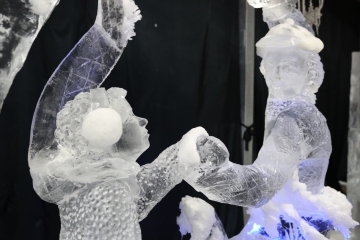 Зимна приказка в Русе сътвориха майстори на леда на RUSE ICE FEST 2017  