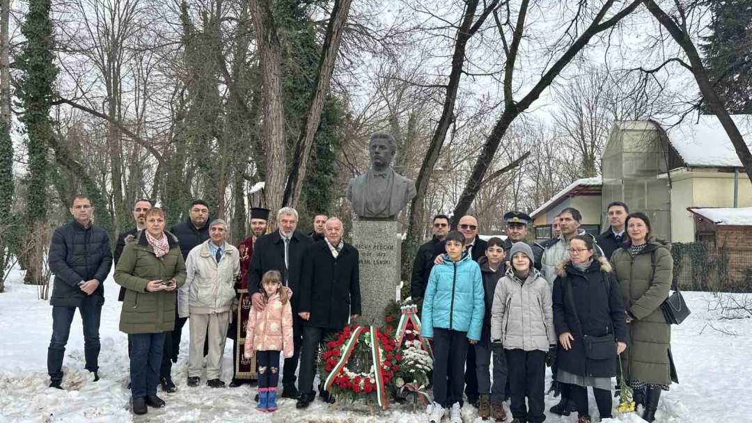 Заместник-кметът Енчо Енчев и българската общност в Букурещ почетоха паметта на Васил Левски