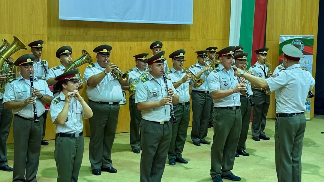 Pencho Milkov welcomes the participants in the review of amateur artistic creation and the festival of the brass bands of the Land Forces