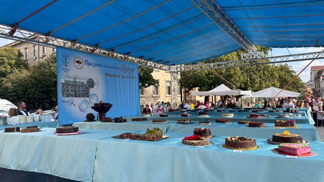 18-годишният Аслан Ахмедов е големият победител в конкурса за нетрадиционна торта „Гараш“ 