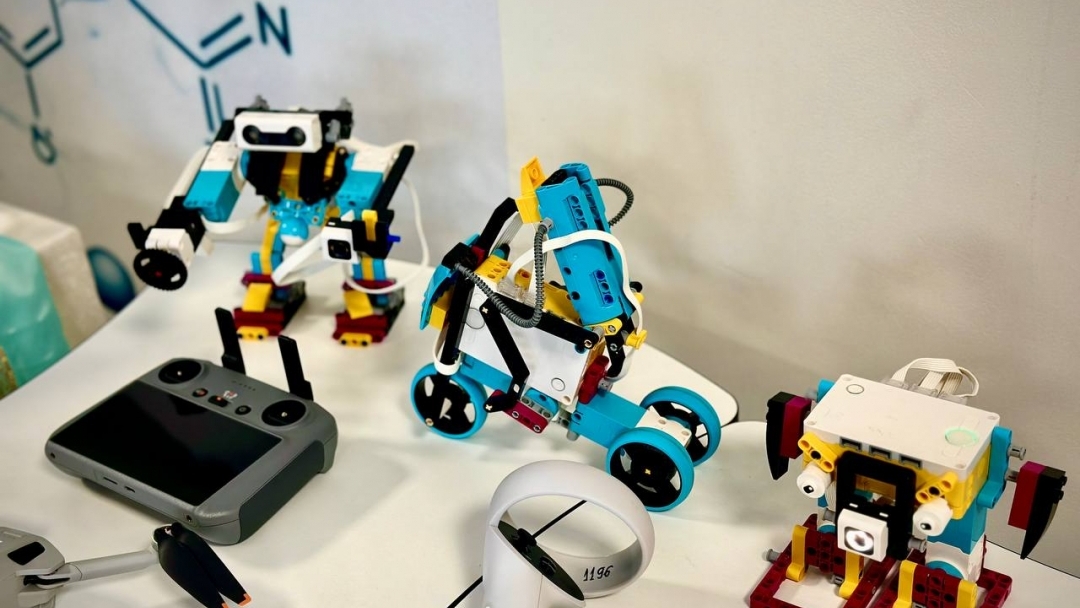 Нов STEM център за високи технологии, природни и обществени науки отвори врати в СУЕЕ