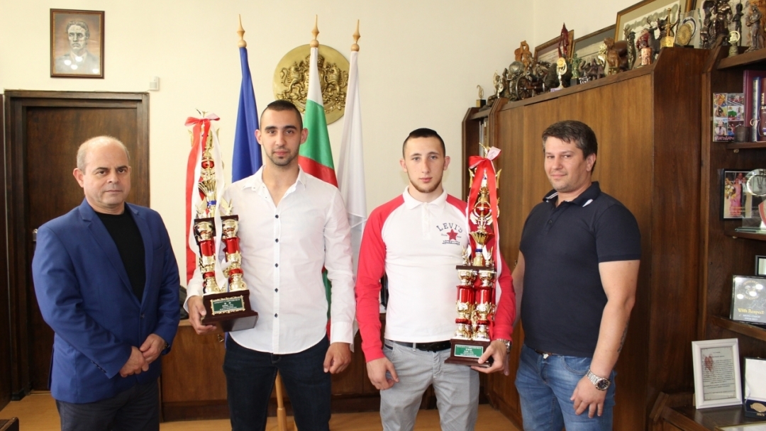 Кметът Пламен Стоилов се срещна с русенските медалисти от японския шампионат по карате