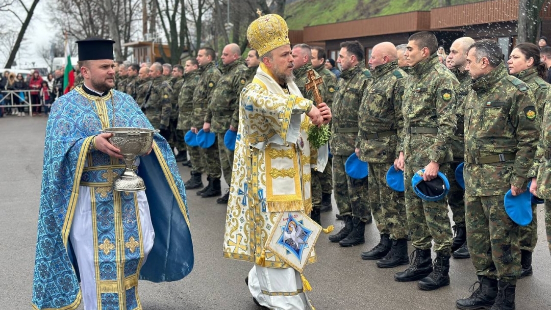 За 6-и път: Теодор Цветков извади богоявленския кръст от водите на Дунава