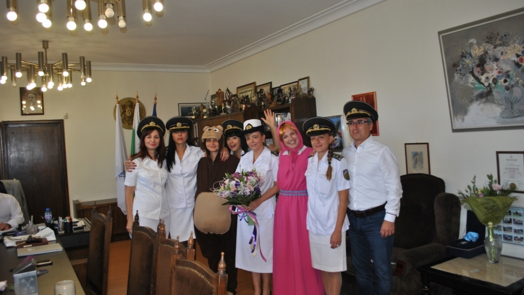 Зам.-кметът Даниела Шилкова отпразнува първи рожден ден като "капитан"