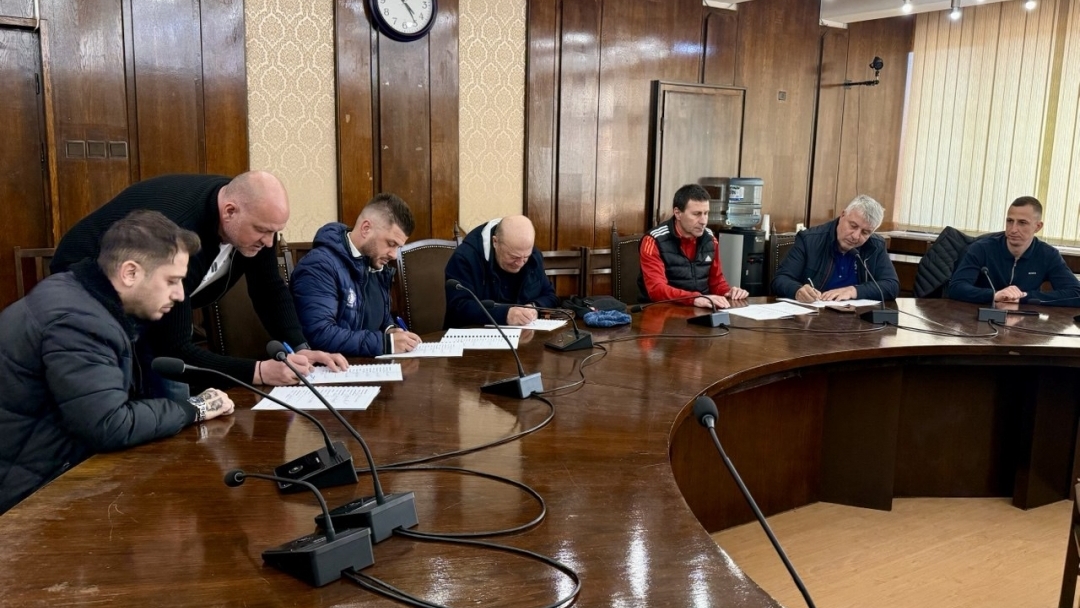 Футболните клубове в Русе подписаха Етичен кодекс за сътрудничество в подкрепа на детско-юношеския футбол