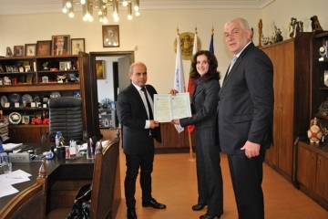 Удостоверения за енергийни спестявания бяха връчени на кмета на Община Русе Пламен Стоилов