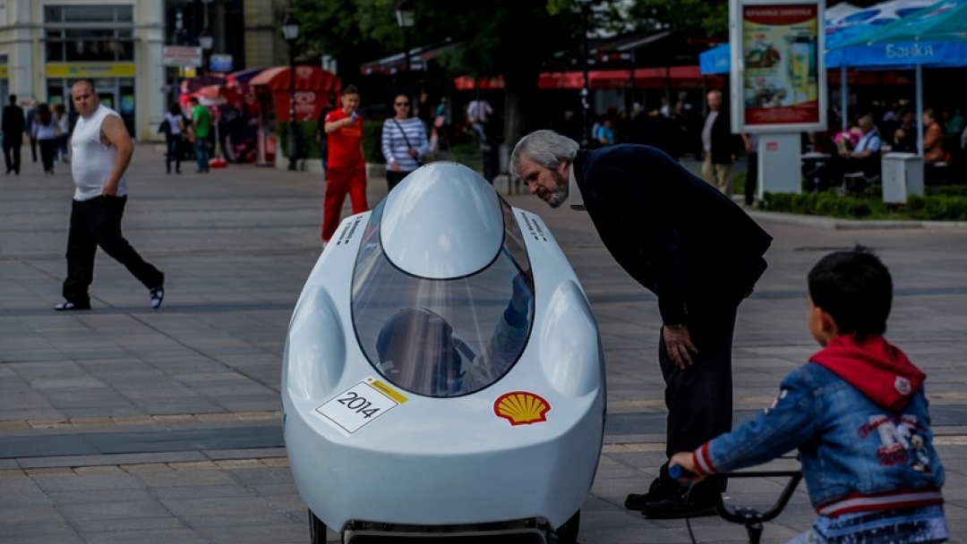 Русе изпрати студенти с електромобил на състезание в Ротердам