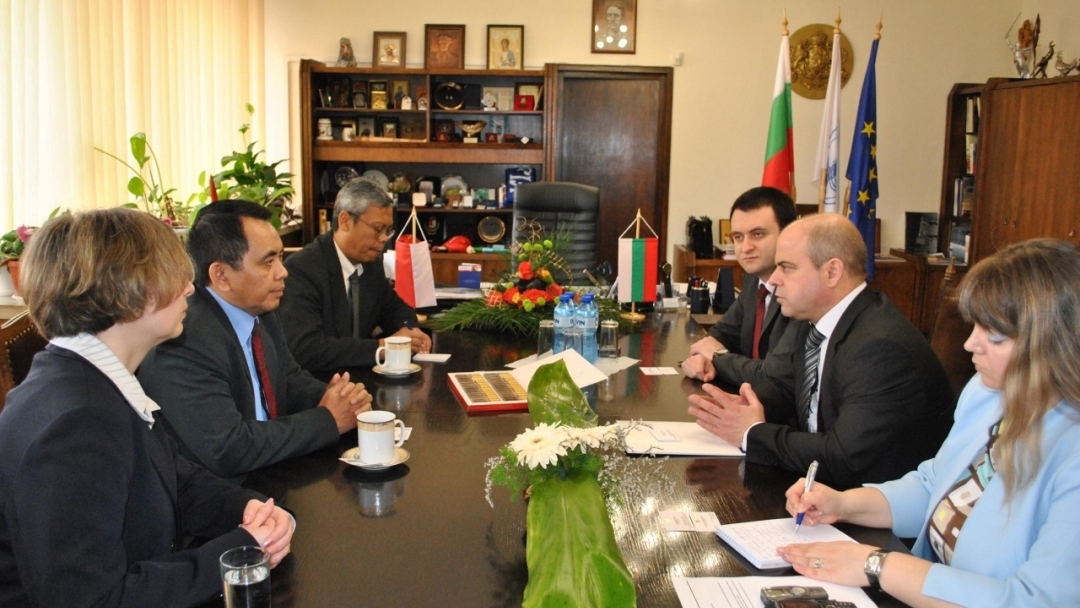 Индонезия с интерес към Русе като логистичен център 