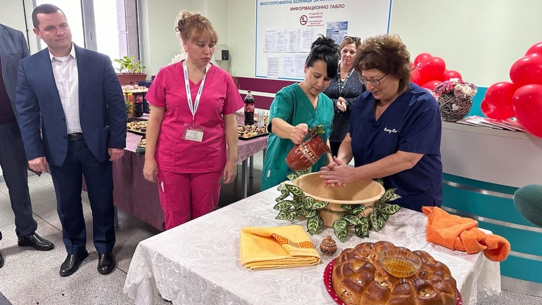 Русенските болници „Медика“ и „Канев“ отбелязаха Деня на родилната помощ
