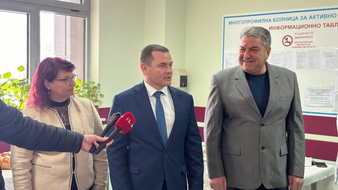 Русе отбеляза Бабинден с ритуал и благодарност към медицинските специалисти