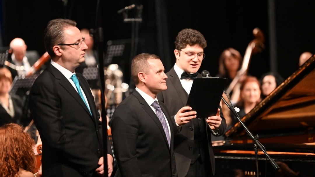 Със симфоничен концерт на Русенския фестивален оркестър бе дадено началото на 65-ите „Мартенски музикални дни“