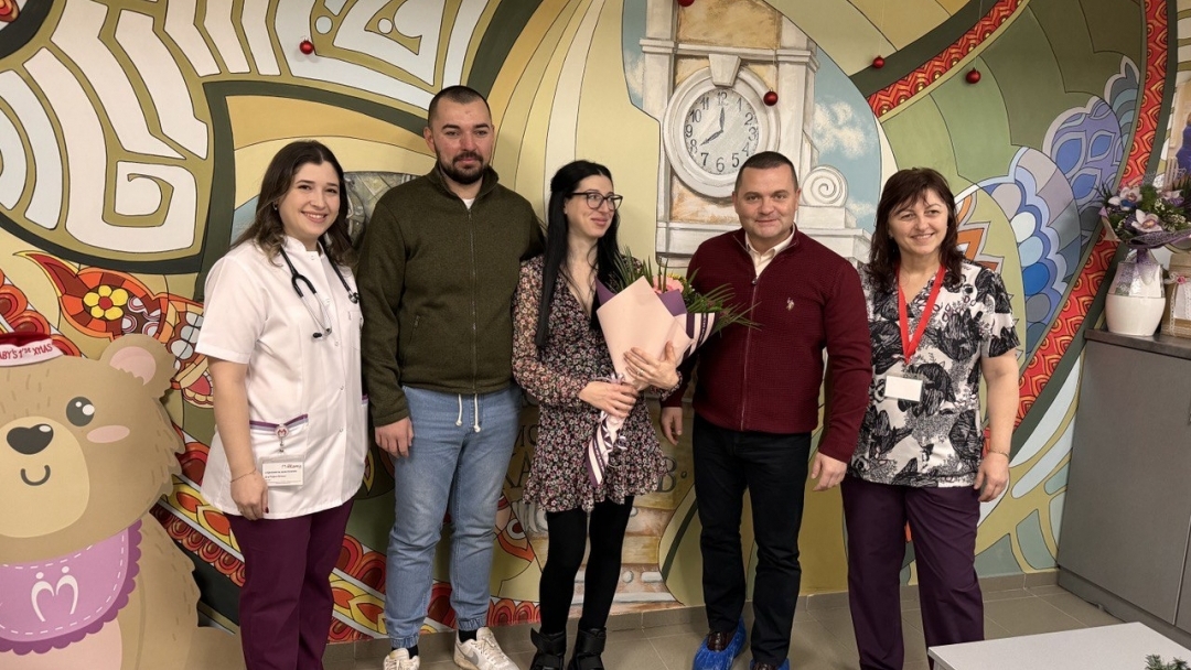 Mayor of Ruse Pencho Milkov congratulated the family of the first baby of the year