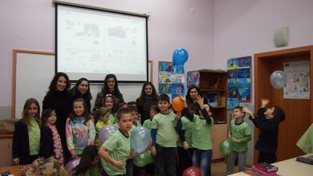 Общинският младежки дом отбеляза Световния ден на прегръдката