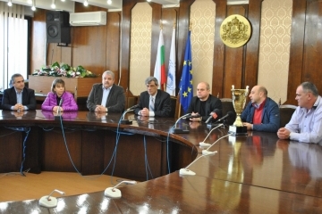 Кметският екип на Община Русе поздрави женския баскетболен отбор „Дунав 8806“ за четвъртата поред Купа България