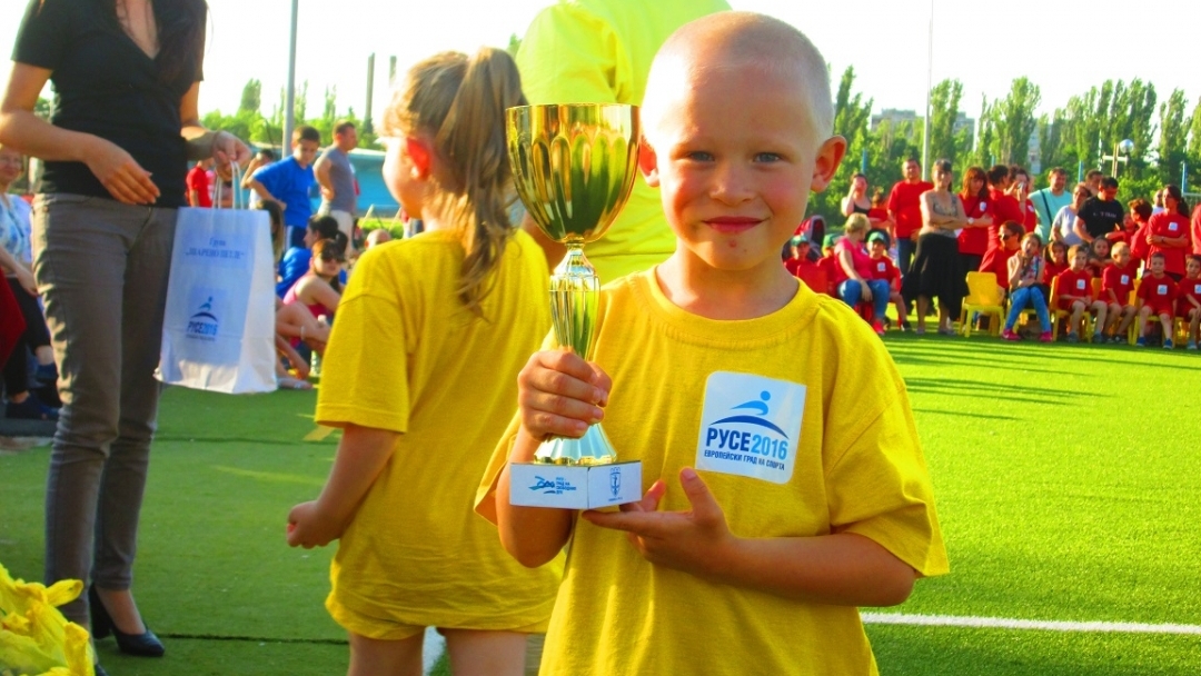 Румънски и български деца в спортна надпревара