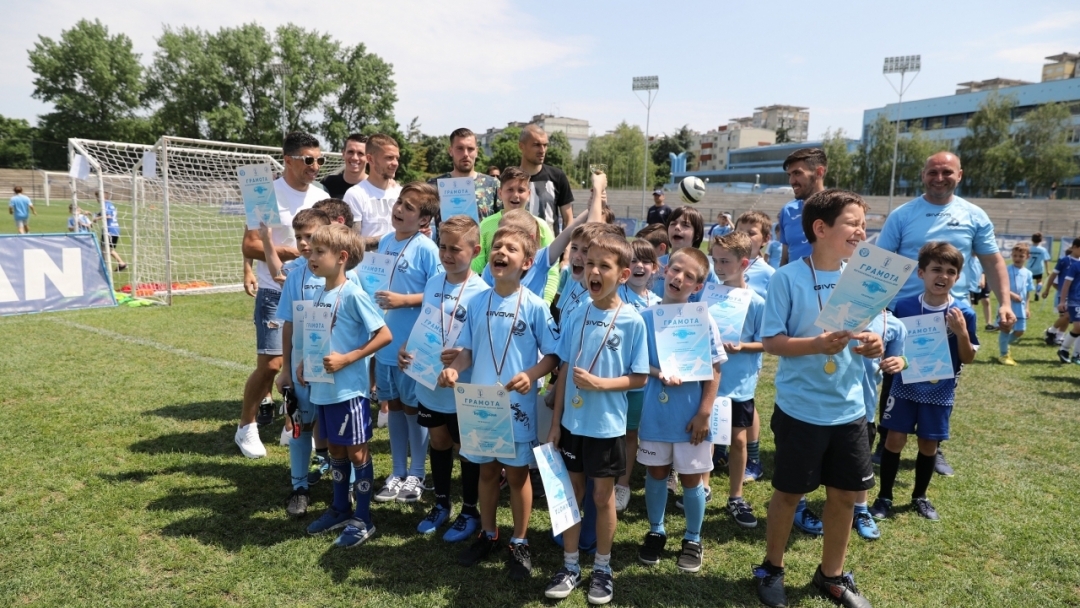 Над 350 "дракончета" се включиха в пролетен футболен турнир