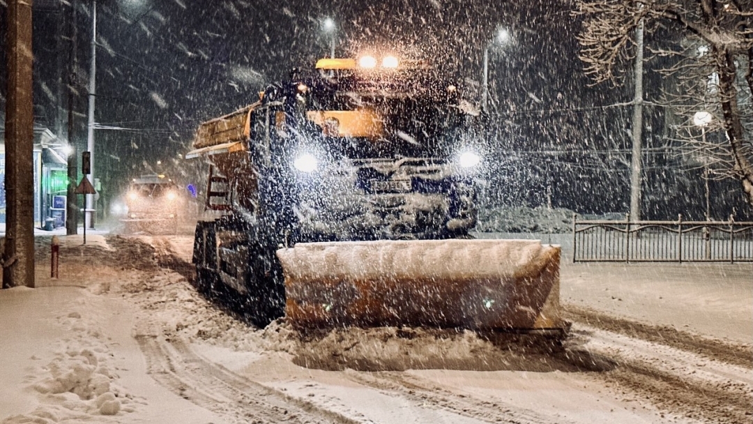Продължава работата на снегопочистващите фирми по поддържане на проходимостта на пътната мрежа в община Русе