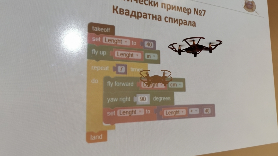 Русенски университет „Ангел Кънчев“ организира второ издание на курса „Блоково програмиране на дронове“ 