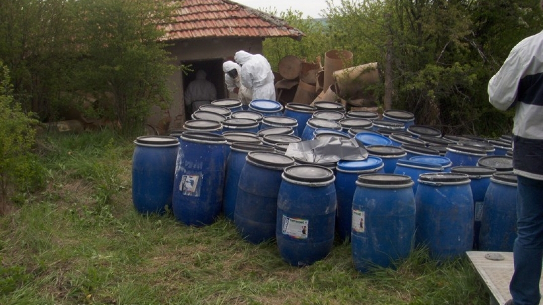 5 тона опасни пестициди разчисти Oбщина Русе от землището на село Червена вода 