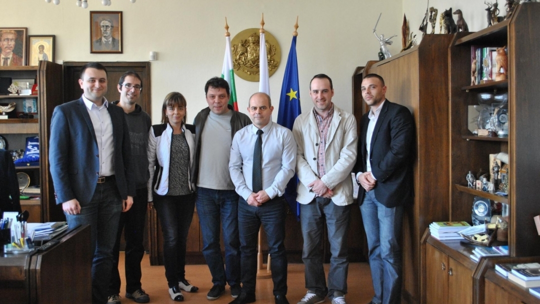 Кметът Пламен Стоилов се срещна със  създателите на клипа „We are happy from Ruse, Bulgaria”
