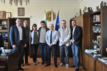 Кметът Пламен Стоилов се срещна със  създателите на клипа „We are happy from Ruse, Bulgaria”