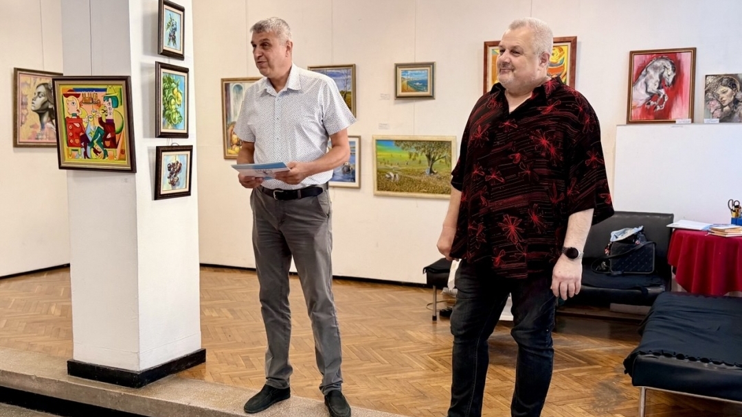 Изложбата „Краят на лятото“ представя над 140 творби на 22 русенски художници 
