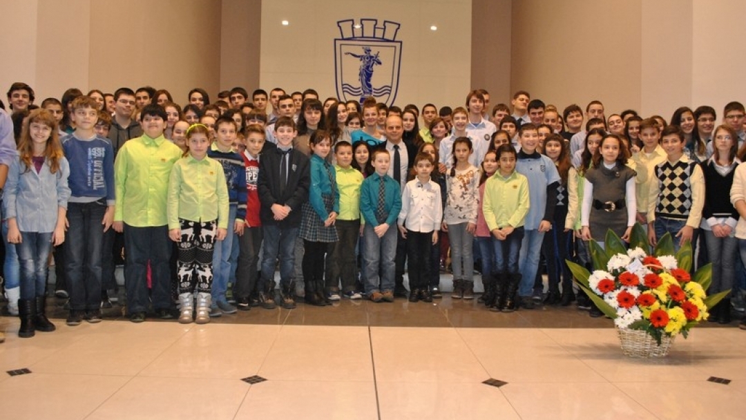 Кметът Пламен Стоилов награди даровитите деца на Русе