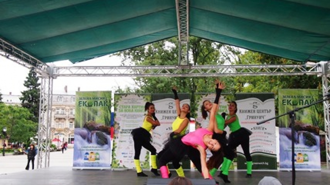 7 тона стара хартия предадоха над 1300 деца и родители и получиха нови книги 