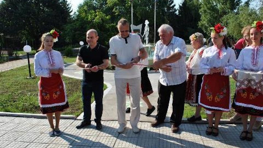 Кметът на Община Русе откри новоизградения фонтан в Сандрово