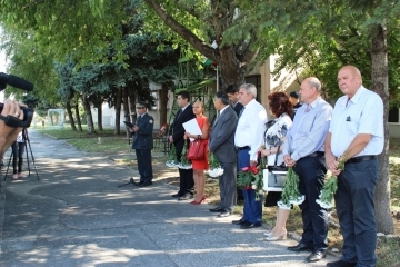 Русенци поднесоха цветя по повод Седмицата на пожарната безопасност