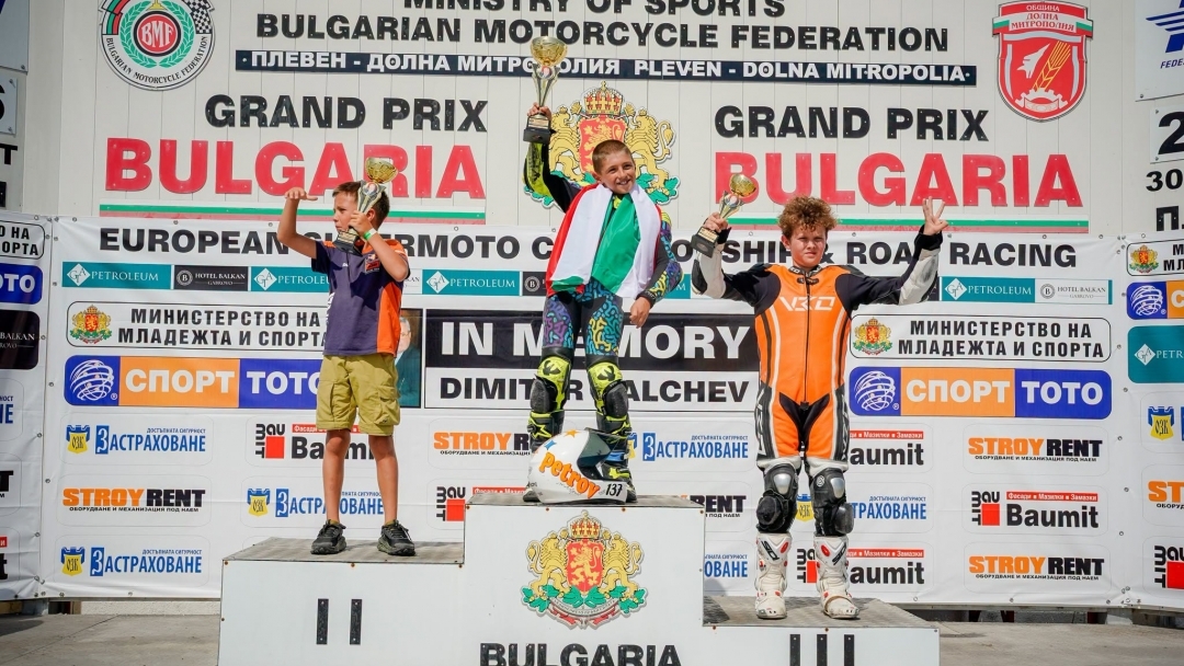 В памет на Димитър Калчев: „Grand Prix България 2026“ събра пилоти от България, Румъния и Гърция на писта „Долна Митрополия“