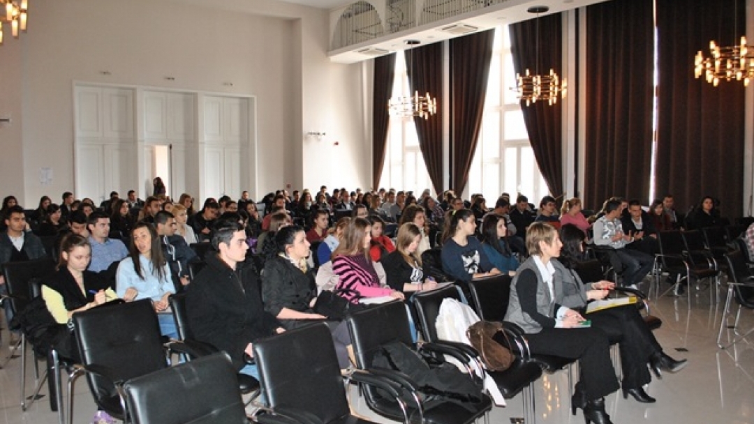 Д-р Карапчански изнесе лекция пред студенти за устойчиво регионално развитие и проектно управление