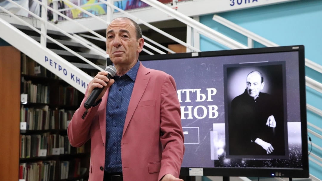 Холивудският актьор с русенски корени Димитър Маринов представи монографиите си „Към сцената“ и „Към екрана“