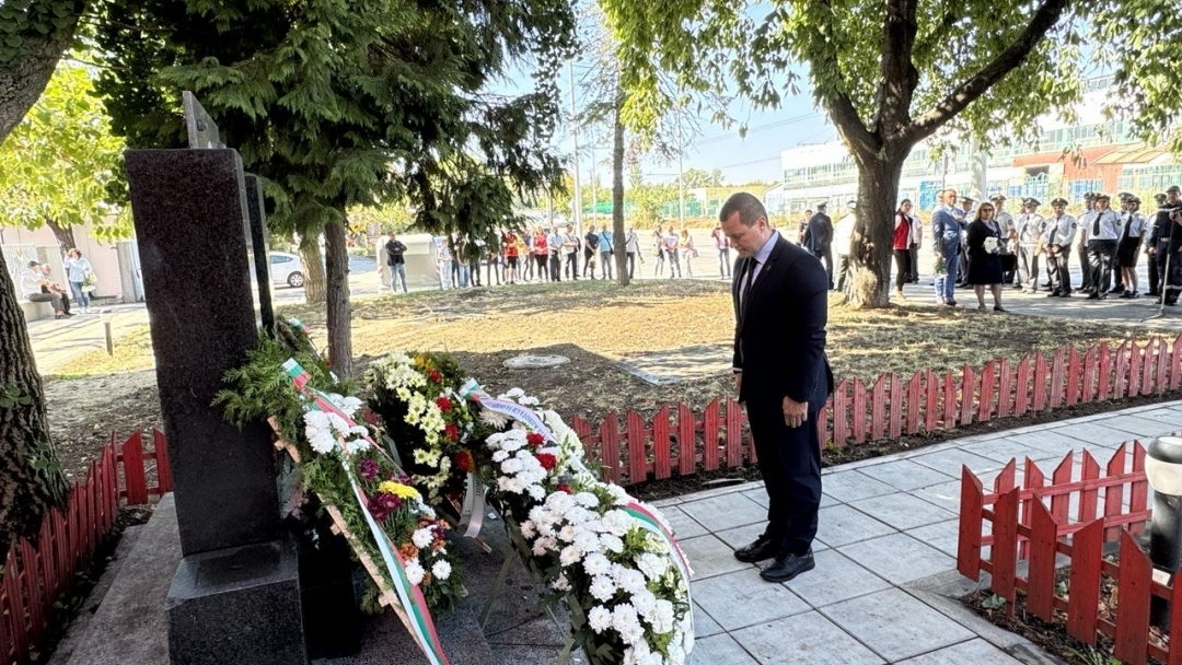 Русе отдаде почит и признателност на пожарникарите за професионализма и всеотдайността им