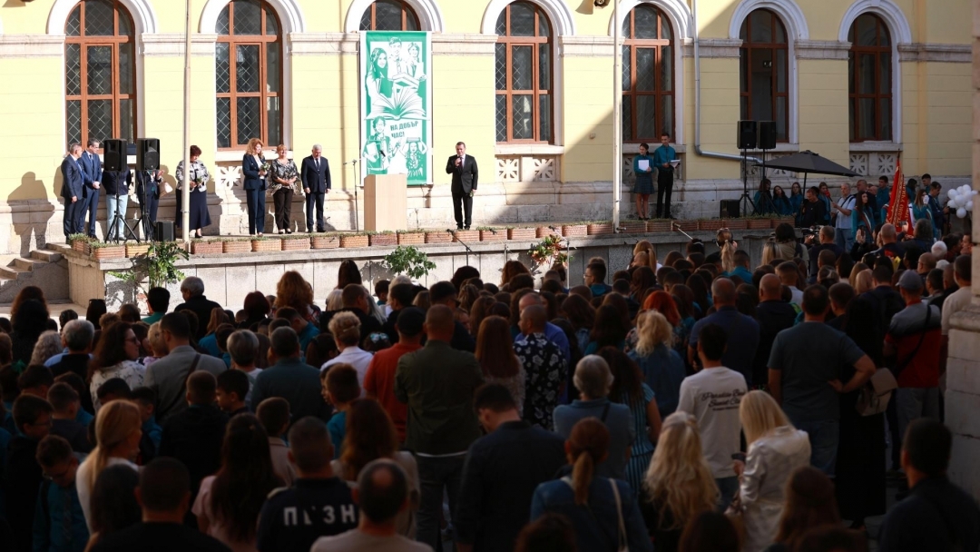 14 513 ученици прекрачиха прага на класните стаи