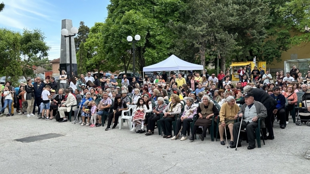 Община Русе отличи читалището в Средна кула с почетен плакет за 100-годишнината от създаването му