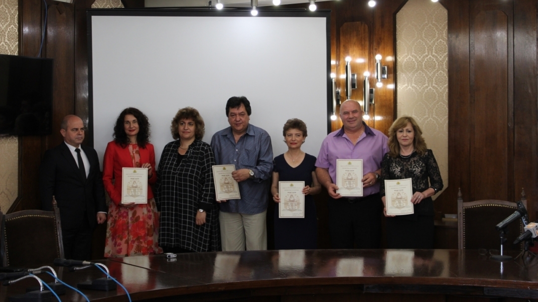 Кметът Пламен Стоилов връчи награда "Неофит Рилски" на шестима заслужили педагози