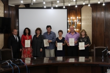 Кметът Пламен Стоилов връчи награда "Неофит Рилски" на шестима заслужили педагози